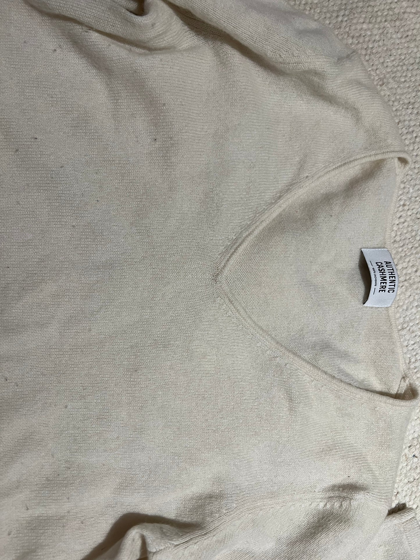 OFF WHITE