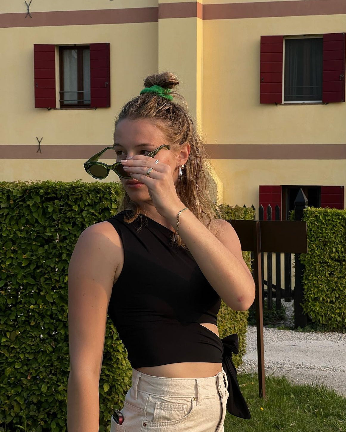 GREEN
